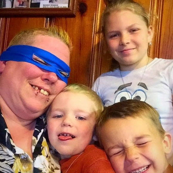 Meet your Posher, Mel - Picture 1 of 1